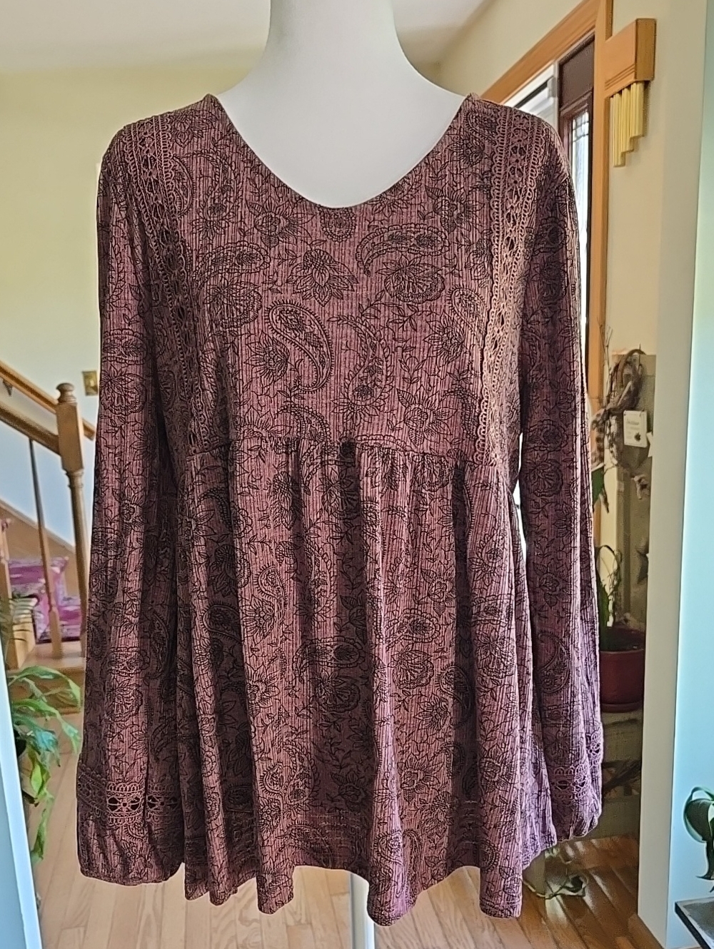 Women’s Como Vintage Size M . Mauve Paisley Lace Trim Long Sleeve Top